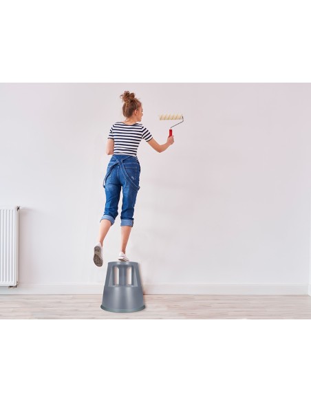 TABURETE Q-CON.RUEDAS RETR.ES TRES RUEDAS DOS NIVELES GRIS